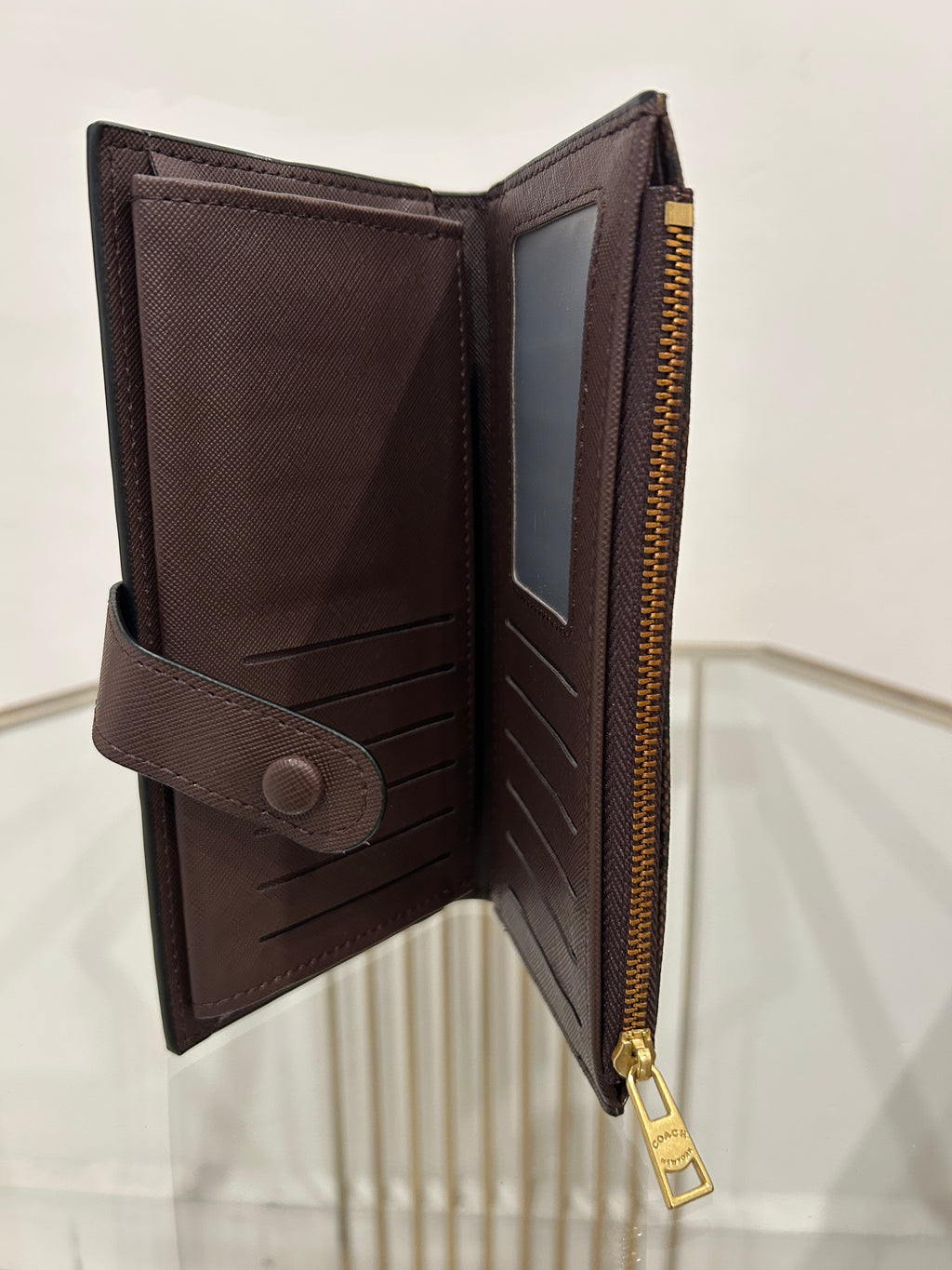 Cartera Larga Dupe Coach de Lona – Color Marrón