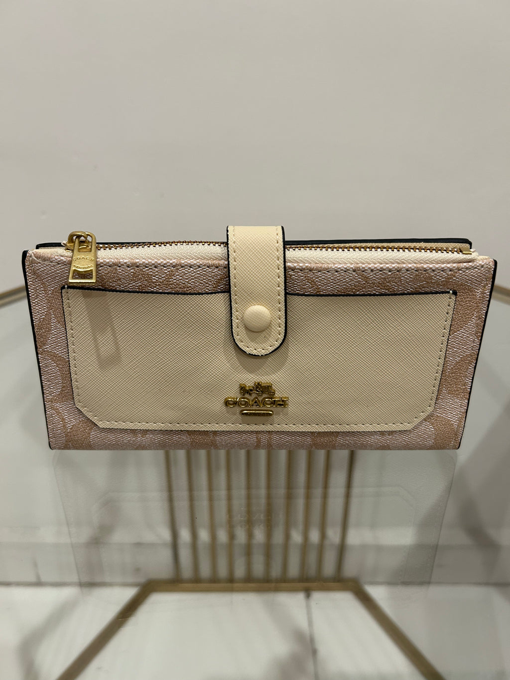Cartera Larga Dupe Coach de Lona – Color Beige