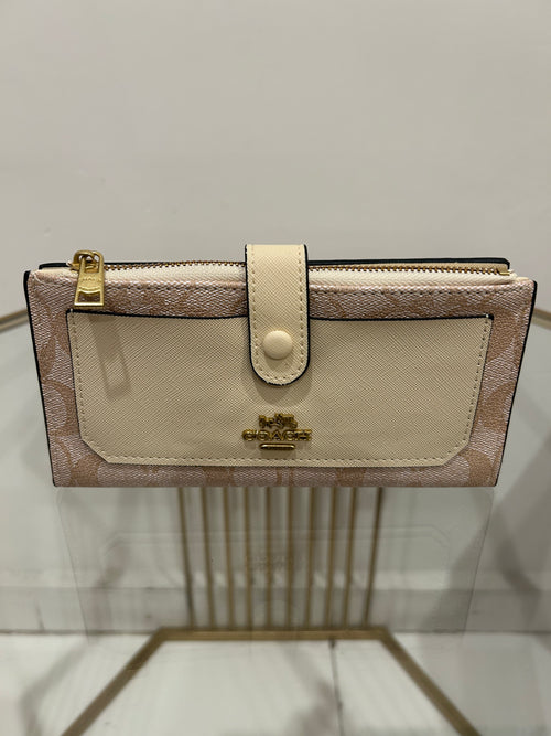 Cartera Larga Dupe Coach de Lona – Color Beige