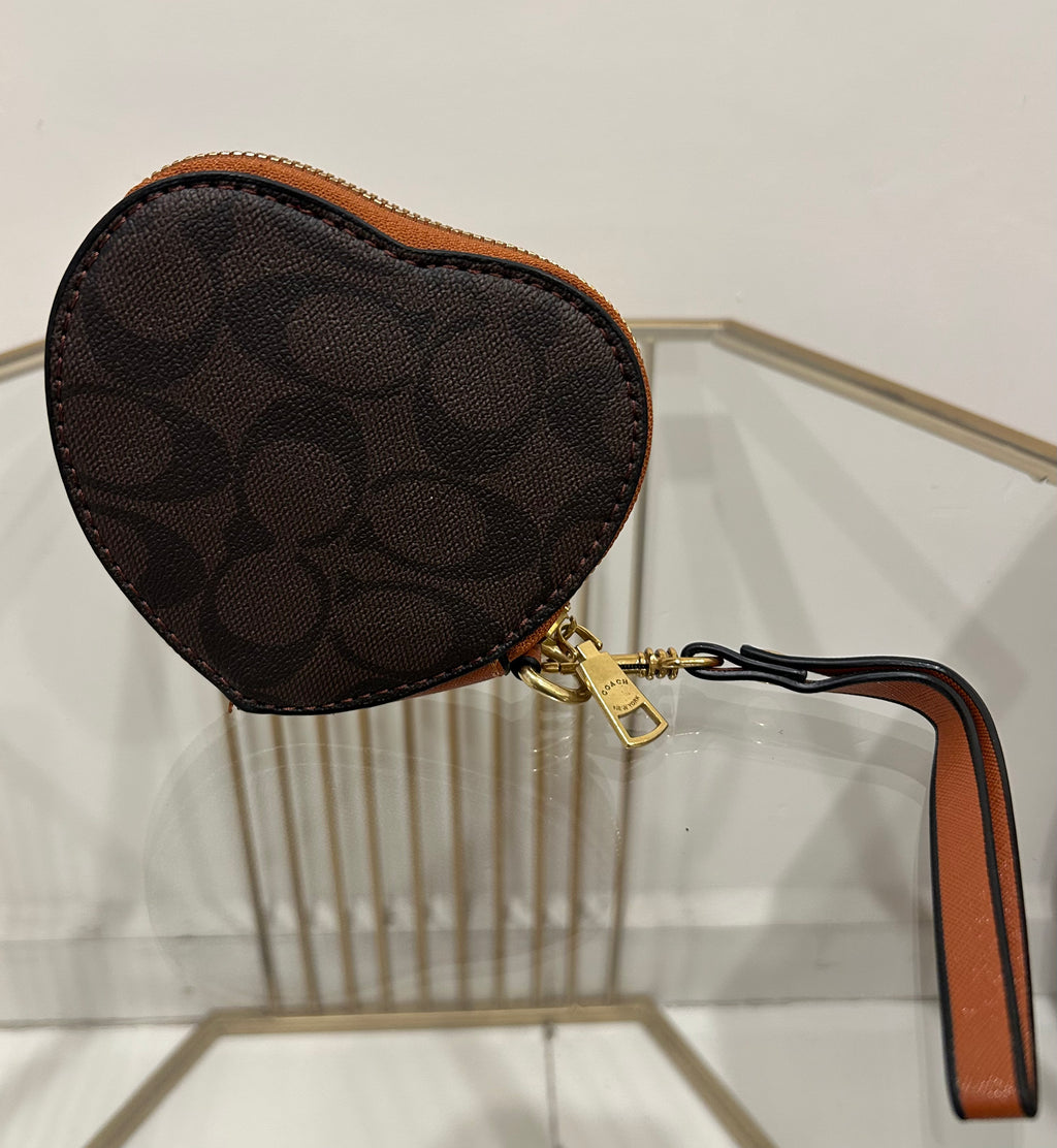 Monedero estilo Coach con fresa en lona marrón