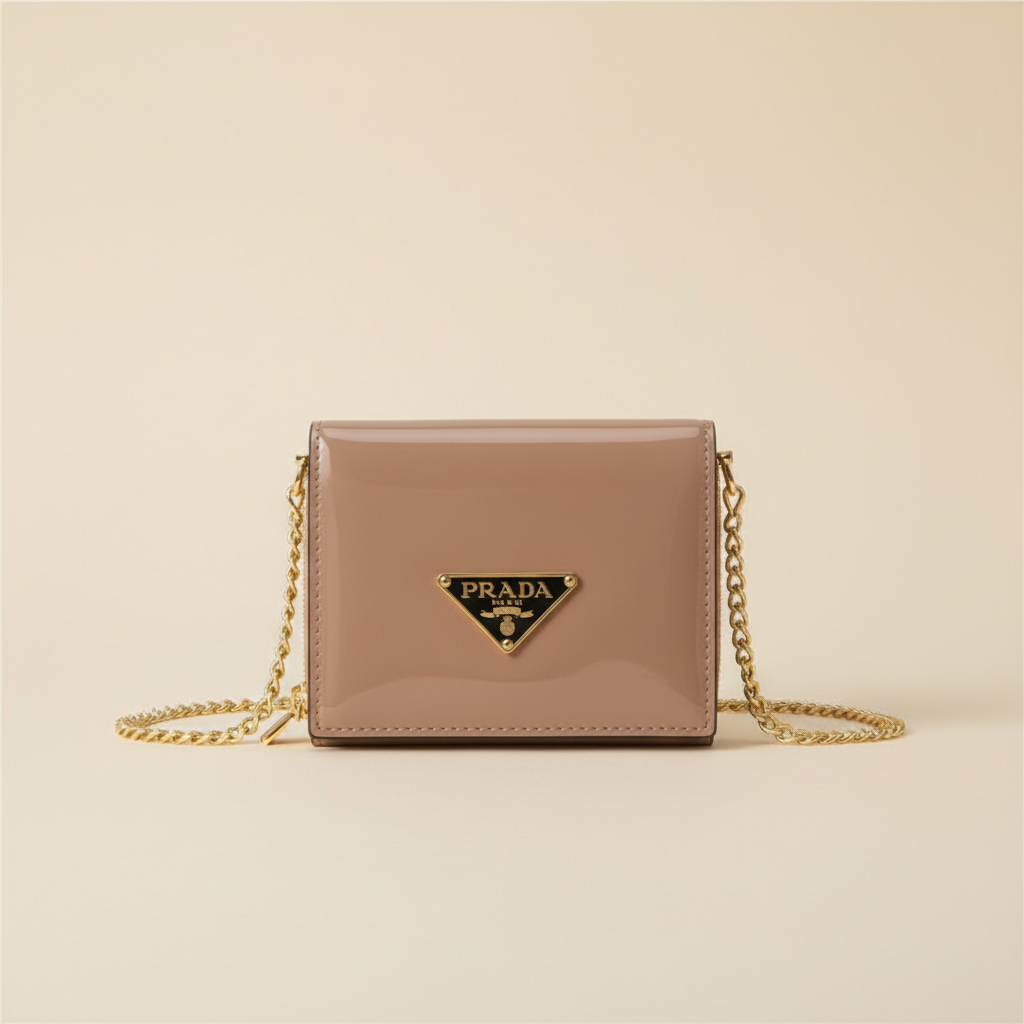 Monedero tipo Prada Marron Claro Brillante con Cadena Oro