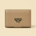 Monedero tipo Prada Marron Claro Brillante con Cadena Oro