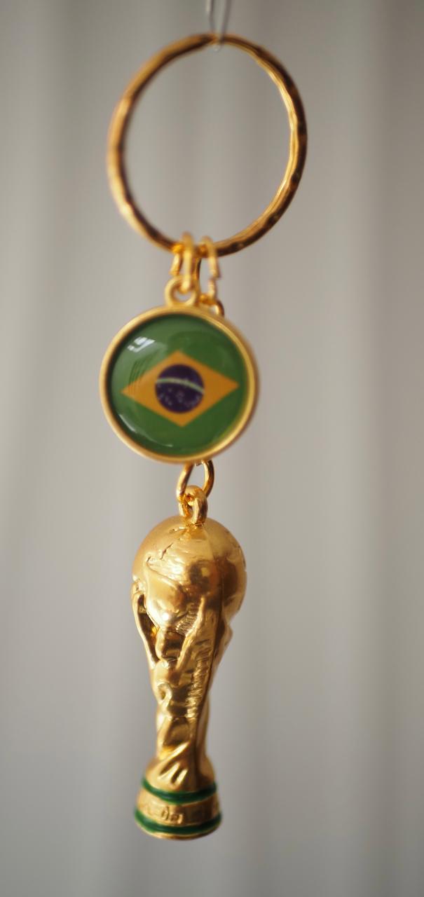 Llavero Premium Coleccionable: Trofeo Copa del Mundo FIFA con Bandera Nacional